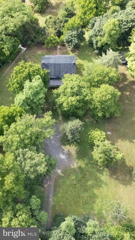 169 CREEK RD E, Toms Brook, VA 22660