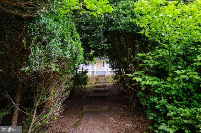 169 CREEK RD E, Toms Brook, VA 22660