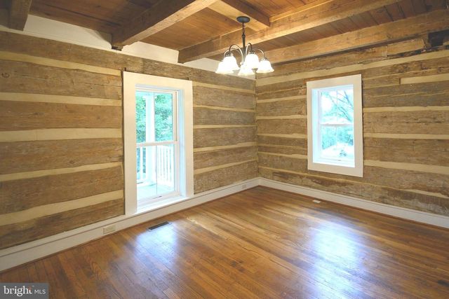 169 CREEK RD E, Toms Brook, VA 22660