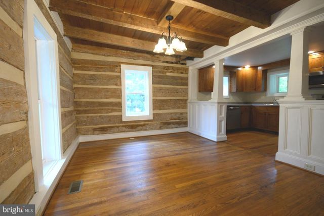 169 CREEK RD E, Toms Brook, VA 22660