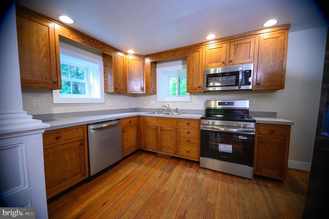 169 CREEK RD E, Toms Brook, VA 22660