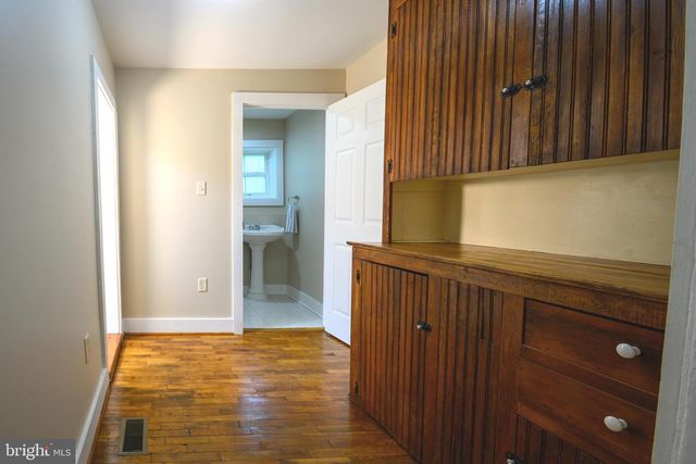 169 CREEK RD E, Toms Brook, VA 22660