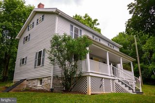 169 CREEK RD E, Toms Brook, VA 22660