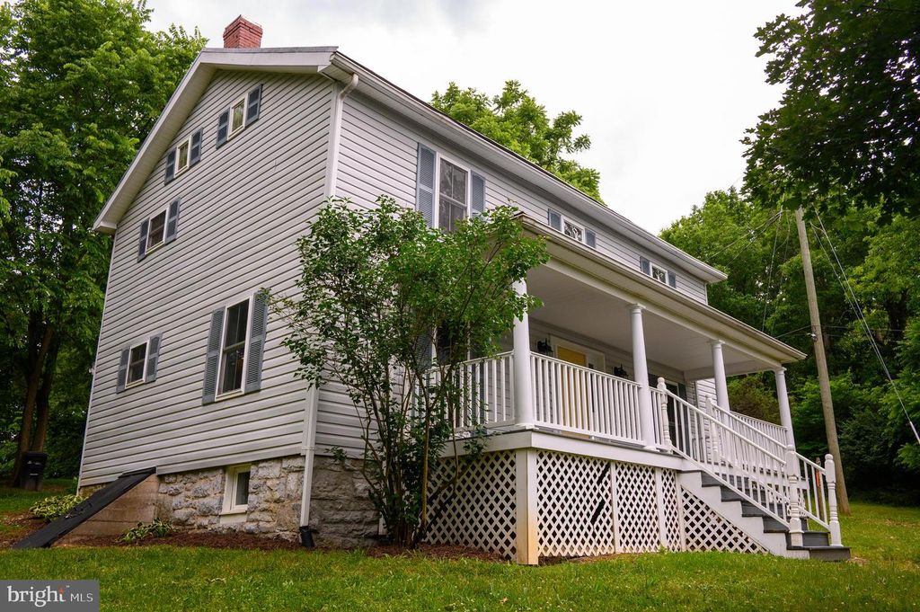 169 CREEK RD E, Toms Brook, VA 22660