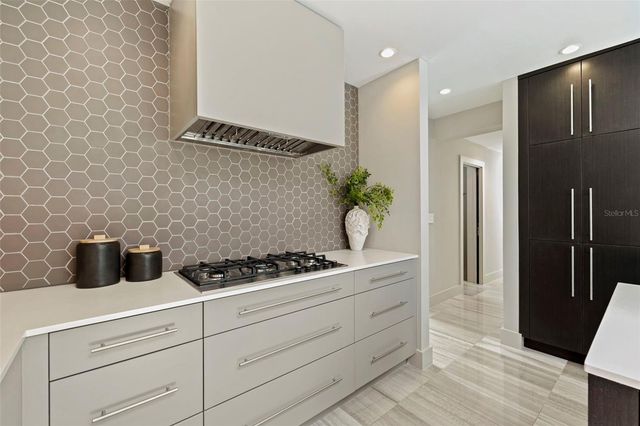 1846 COFFEE POT BOULEVARD NE, St Petersburg, FL 33704