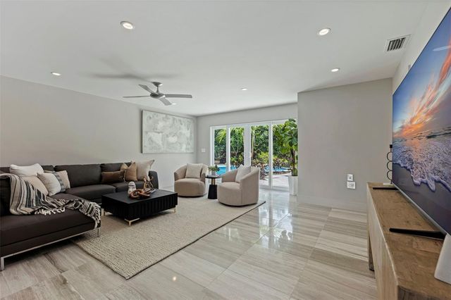 1846 COFFEE POT BOULEVARD NE, St Petersburg, FL 33704