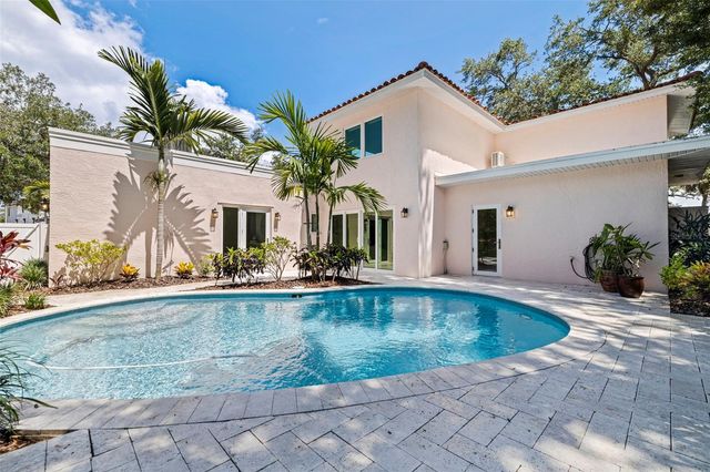 1846 COFFEE POT BOULEVARD NE, St Petersburg, FL 33704