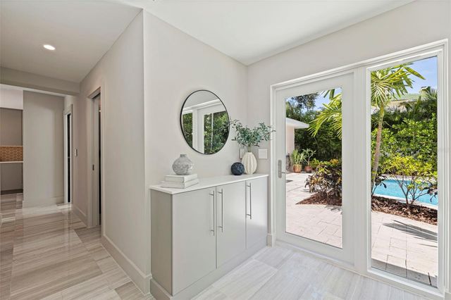 1846 COFFEE POT BOULEVARD NE, St Petersburg, FL 33704