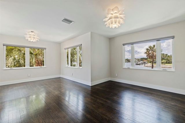 1846 COFFEE POT BOULEVARD NE, St Petersburg, FL 33704