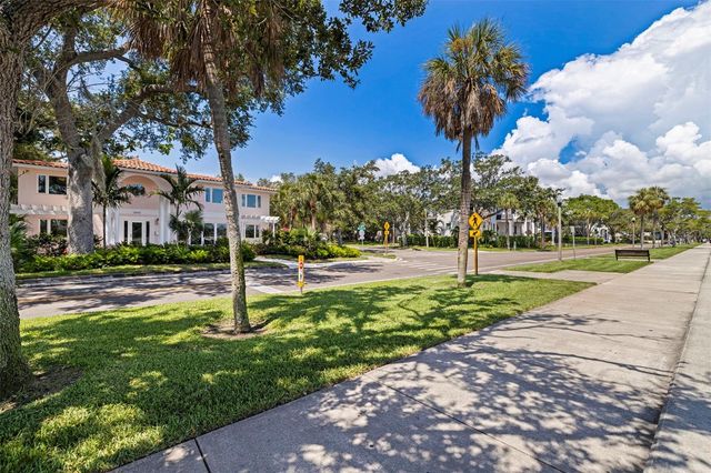 1846 COFFEE POT BOULEVARD NE, St Petersburg, FL 33704