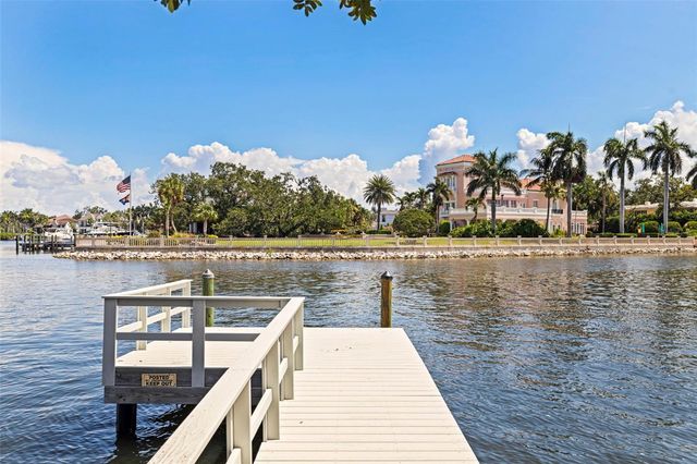 1846 COFFEE POT BOULEVARD NE, St Petersburg, FL 33704