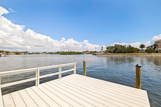 1846 COFFEE POT BOULEVARD NE, St Petersburg, FL 33704