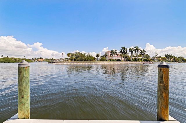 1846 COFFEE POT BOULEVARD NE, St Petersburg, FL 33704