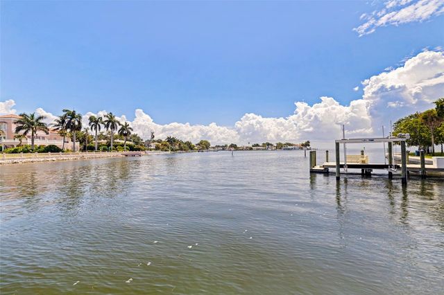 1846 COFFEE POT BOULEVARD NE, St Petersburg, FL 33704