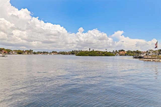 1846 COFFEE POT BOULEVARD NE, St Petersburg, FL 33704