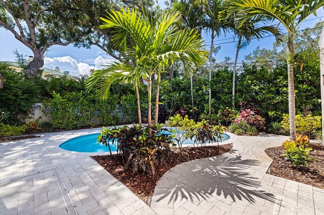 1846 COFFEE POT BOULEVARD NE, St Petersburg, FL 33704