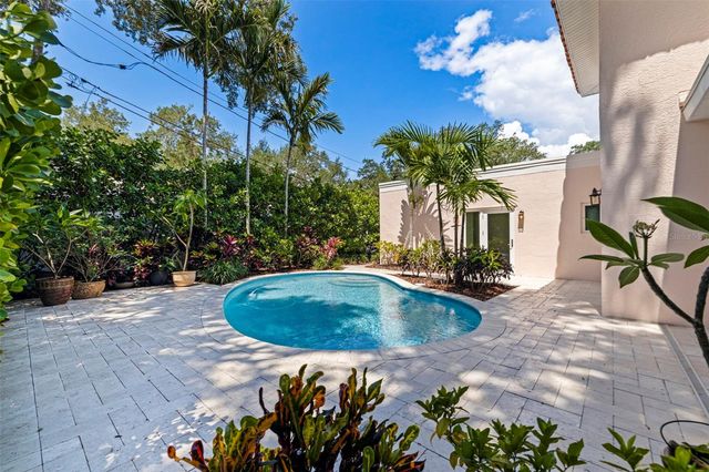 1846 COFFEE POT BOULEVARD NE, St Petersburg, FL 33704