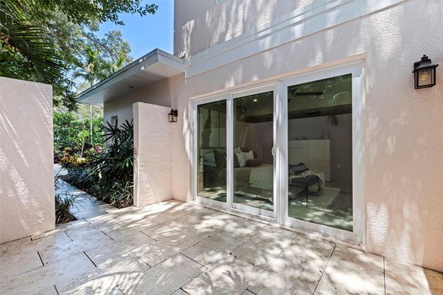 1846 COFFEE POT BOULEVARD NE, St Petersburg, FL 33704