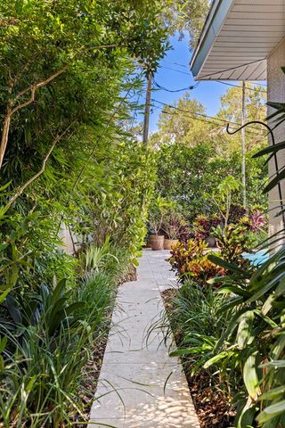 1846 COFFEE POT BOULEVARD NE, St Petersburg, FL 33704