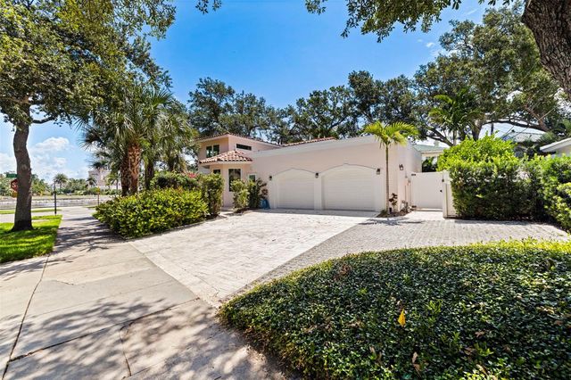 1846 COFFEE POT BOULEVARD NE, St Petersburg, FL 33704