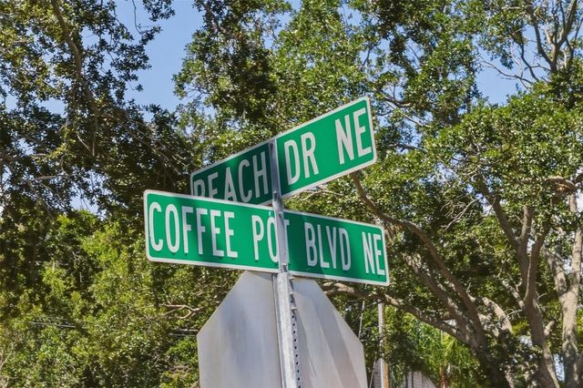 1846 COFFEE POT BOULEVARD NE, St Petersburg, FL 33704