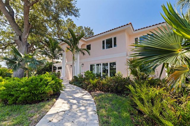 1846 COFFEE POT BOULEVARD NE, St Petersburg, FL 33704