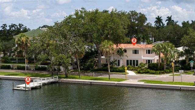 1846 COFFEE POT BOULEVARD NE, St Petersburg, FL 33704