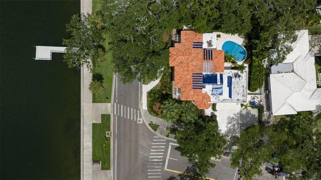 1846 COFFEE POT BOULEVARD NE, St Petersburg, FL 33704