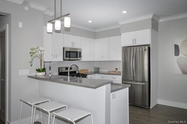 75 Circle Drive 90-104, Central Islip, NY 11722