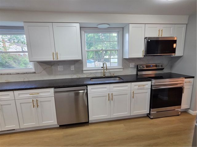 103 Autumn Dr, Level Green, PA 15085