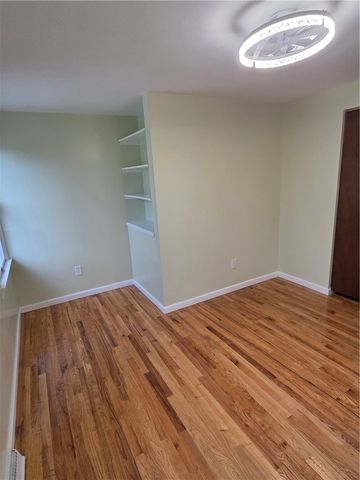 103 Autumn Dr, Level Green, PA 15085