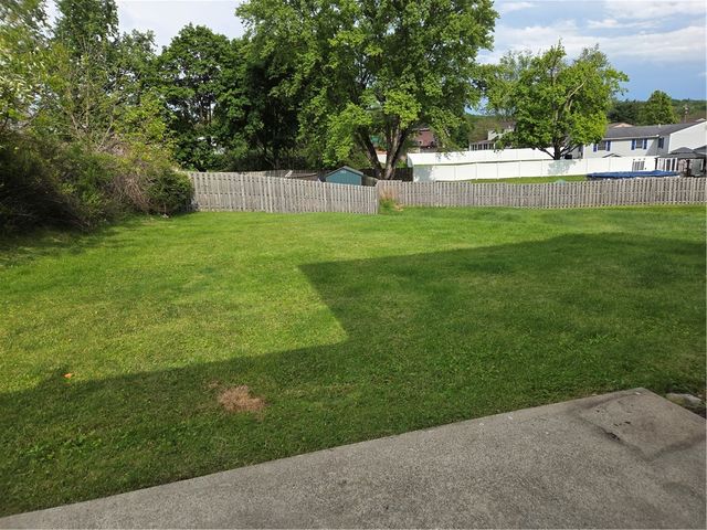 103 Autumn Dr, Level Green, PA 15085