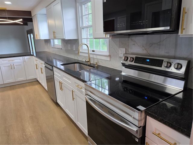 103 Autumn Dr, Level Green, PA 15085