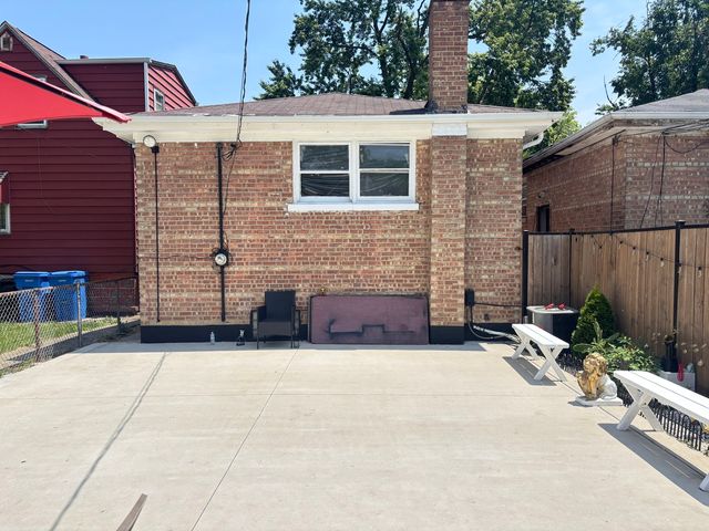 6352 S Hoyne Avenue, Chicago, IL 60636