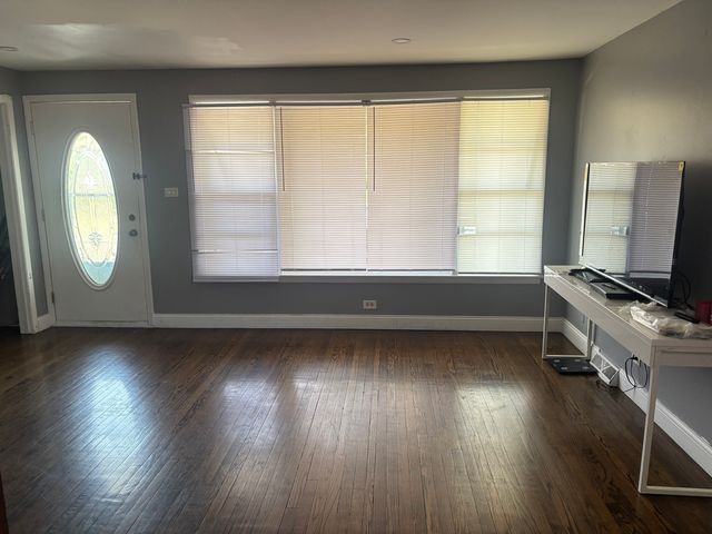 6352 S Hoyne Avenue, Chicago, IL 60636