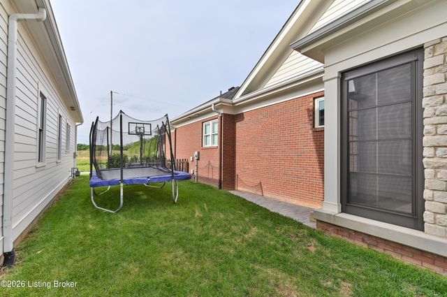 6318 Pond Lily St, Prospect, KY 40059