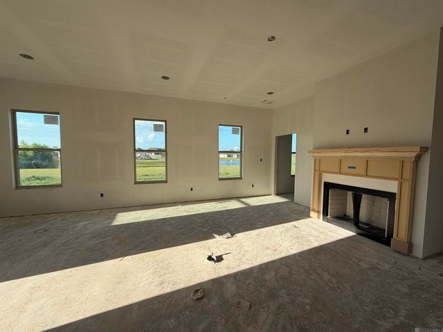 150 Lake Hudson Circle, Thibodaux, LA 70301