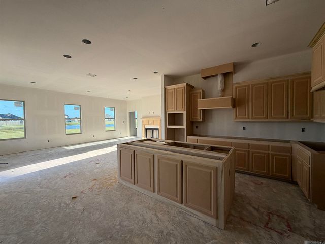 150 Lake Hudson Circle, Thibodaux, LA 70301