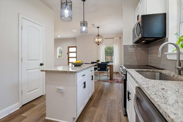 2744 Catherine Street, Dallas, TX 75211