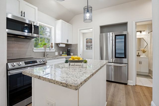 2744 Catherine Street, Dallas, TX 75211