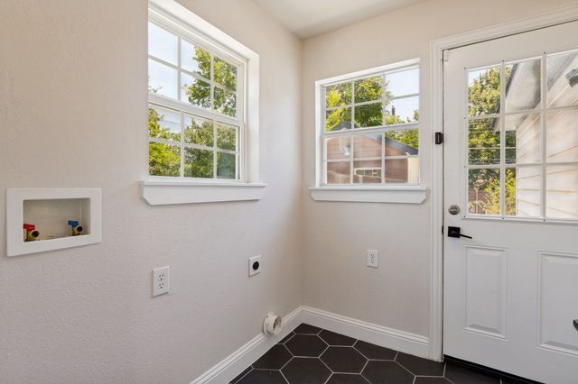 2744 Catherine Street, Dallas, TX 75211