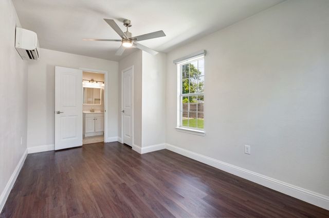 2744 Catherine Street, Dallas, TX 75211