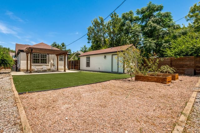 2744 Catherine Street, Dallas, TX 75211