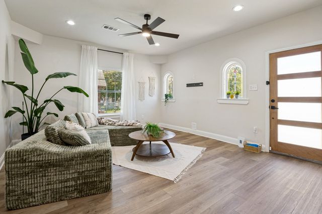 2744 Catherine Street, Dallas, TX 75211