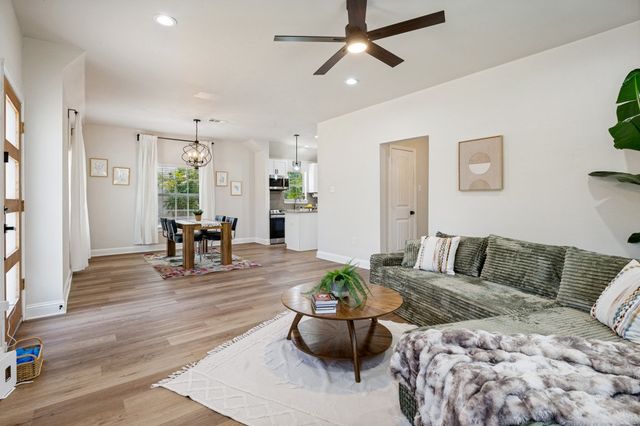 2744 Catherine Street, Dallas, TX 75211