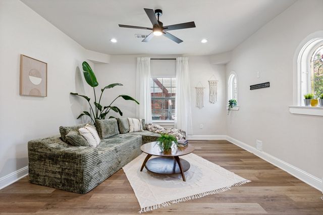 2744 Catherine Street, Dallas, TX 75211
