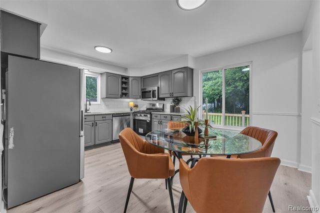 506 Ash Street, Holly, MI 48442