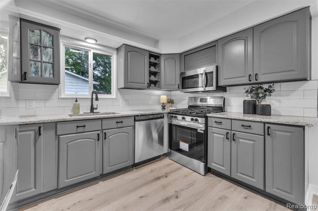 506 Ash Street, Holly, MI 48442