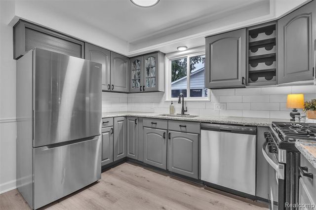 506 Ash Street, Holly, MI 48442