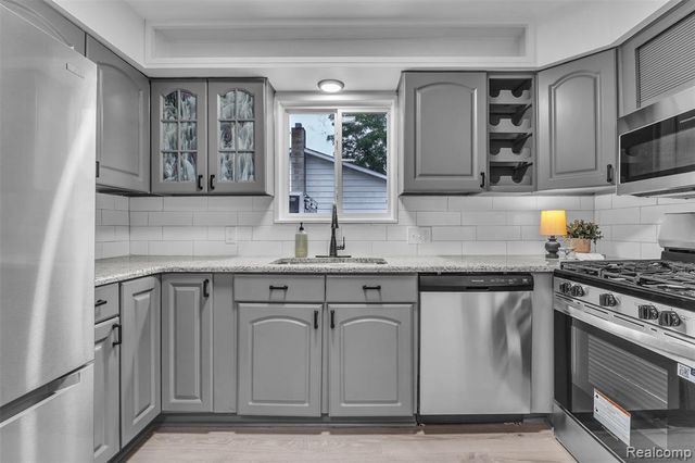 506 Ash Street, Holly, MI 48442
